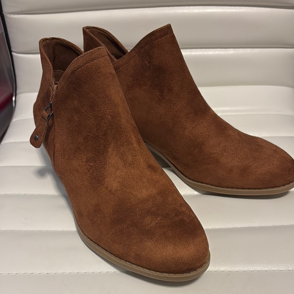 Brown Ankle Boots with Suede Material Low Heel and Rounded Toe